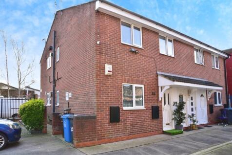 1 bedroom ground floor flat for sale