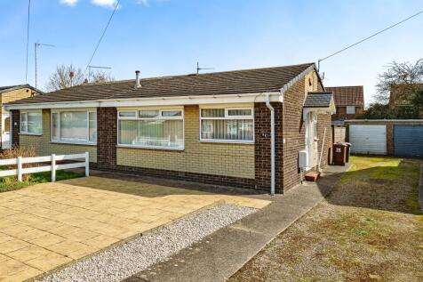 2 bedroom semi-detached bungalow for sale