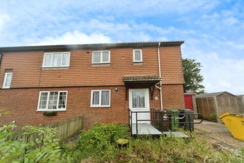 2 bedroom semi-detached house for sale