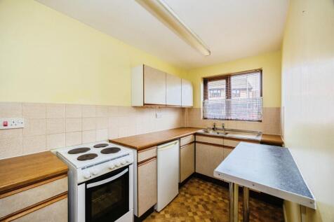 1 bedroom ground floor flat for sale