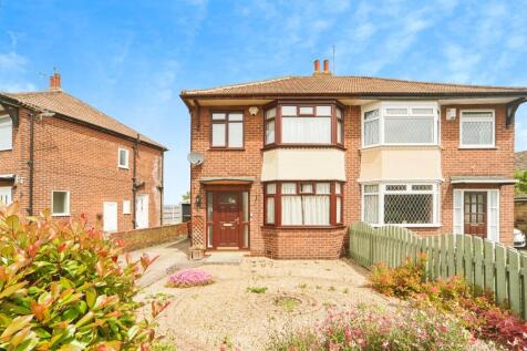 3 bedroom semi-detached house for sale