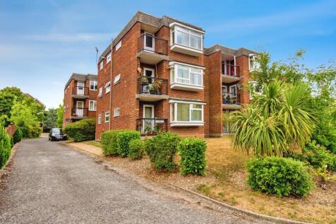 2 bedroom ground floor flat for sale