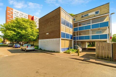 3 bedroom maisonette for sale