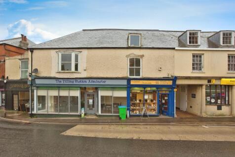 3 bedroom maisonette for sale