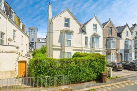 4 bedroom end of terrace house for sale