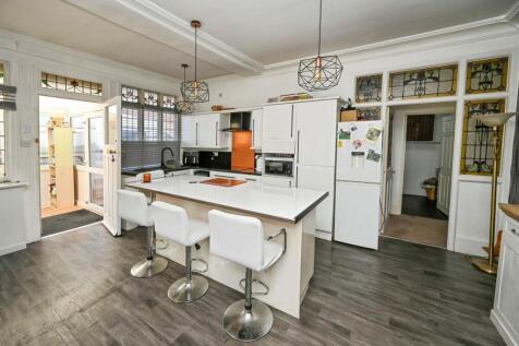 2 bedroom semi-detached bungalow for sale
