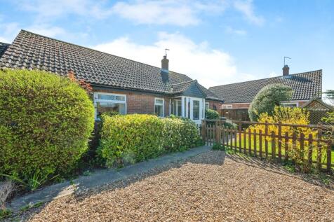 3 bedroom link detached house for sale