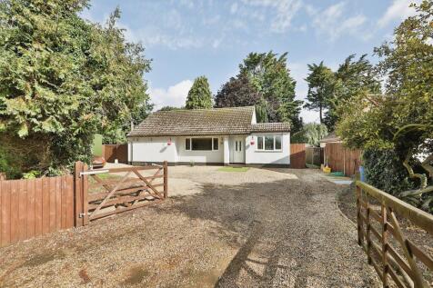 4 bedroom detached bungalow for sale
