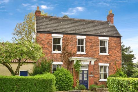 4 bedroom link detached house for sale