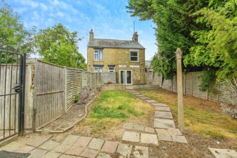 2 bedroom semi-detached house for sale