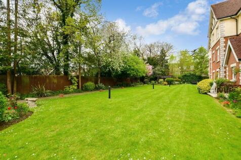 Massetts Road, Horley, Surrey 1 bed flat for sale