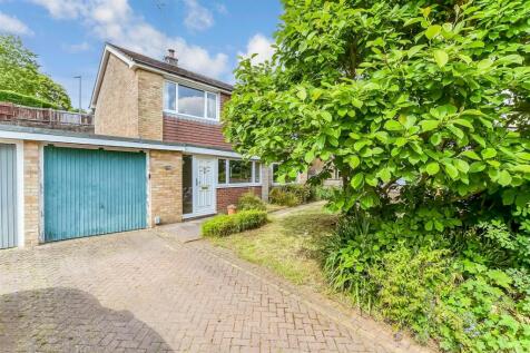 4 bedroom link detached house for sale