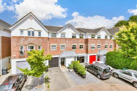 3 bedroom town house for sale