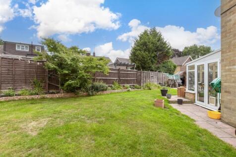 Staplehurst Close, Reigate, Surrey 2 bed semi