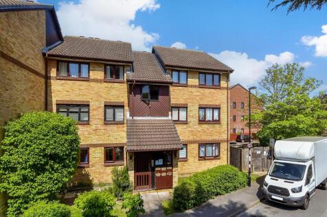 2 bedroom ground floor flat for sale