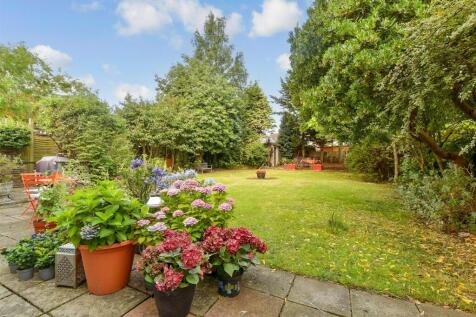 6 bedroom detached house for sale