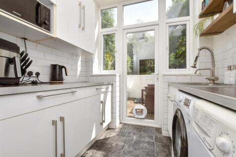 2 bedroom ground floor maisonette for sale