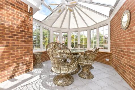4 bedroom end of terrace house for sale