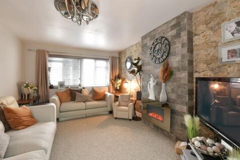 4 bedroom detached bungalow for sale