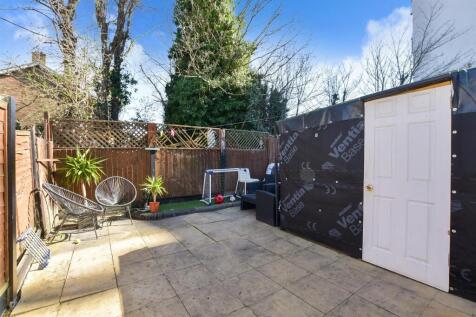 2 bedroom ground floor flat for sale