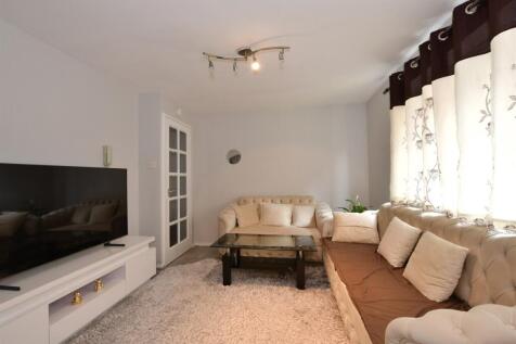 Studio flat for sale
