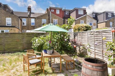 4 bedroom end of terrace house for sale