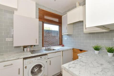 3 bedroom maisonette for sale