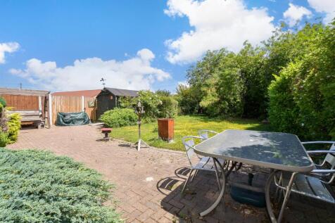 2 bedroom detached bungalow for sale