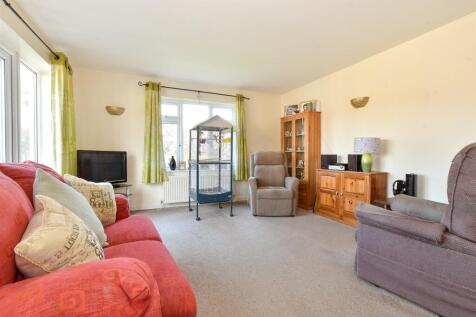 Elliston Road, Totland Bay, Isle of... 6 bed chalet for sale