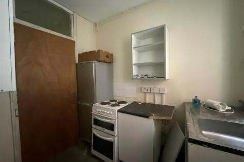 Studio flat for sale