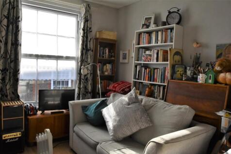 Studio flat for sale