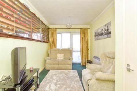1 bedroom ground floor flat for sale