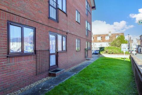 1 bedroom ground floor flat for sale