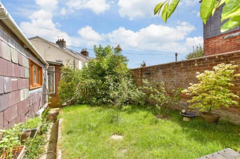 5 bedroom semi-detached house for sale