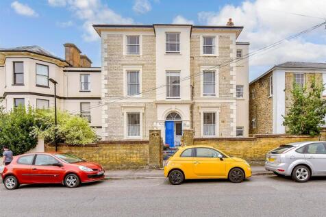 2 bedroom maisonette for sale