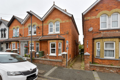 Grange Road, East Cowes, Isle of Wight 2 bed end of terrace house for sale