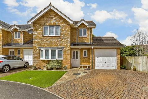 3 bedroom link detached house for sale