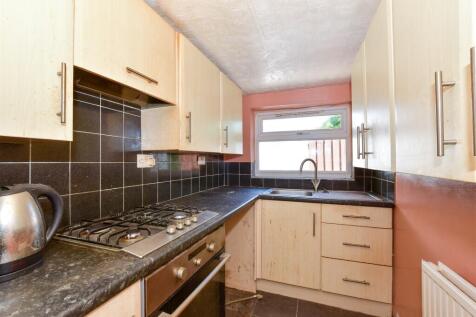 1 bedroom ground floor maisonette for sale