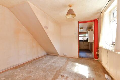 1 bedroom ground floor maisonette for sale