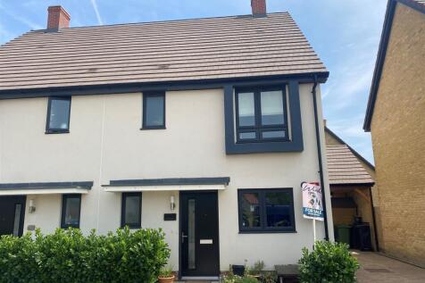 Saddleback Close, Ashford, Kent 3 bed semi