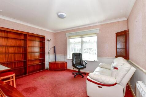 1 bedroom ground floor flat for sale