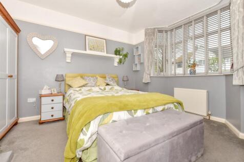 2 bedroom ground floor flat for sale