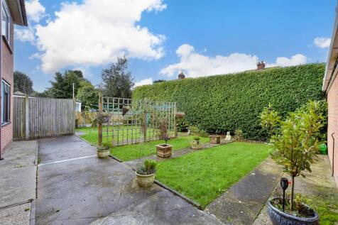2 bedroom maisonette for sale