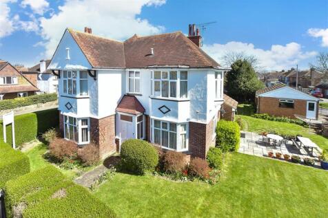 6 bedroom detached house for sale