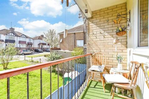 2 bedroom maisonette for sale