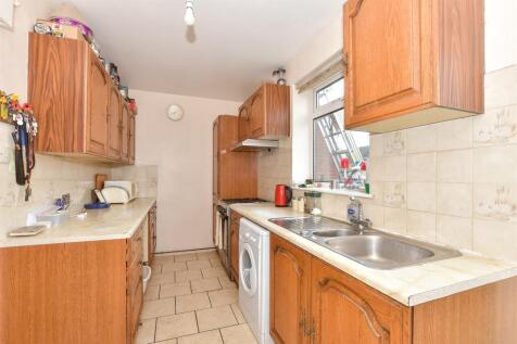 Kings Road, Canterbury, Kent 2 bed terraced house for sale