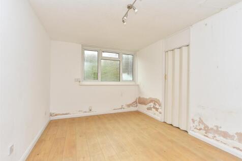 1 bedroom ground floor flat for sale