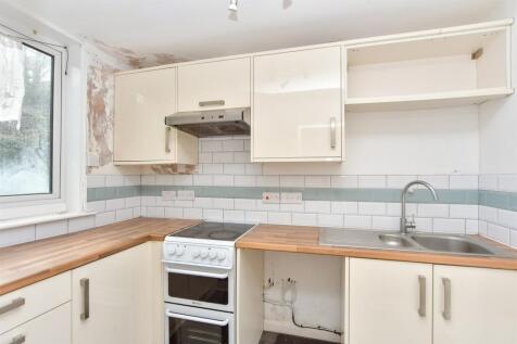1 bedroom ground floor flat for sale