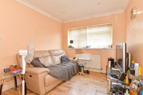 1 bedroom ground floor flat for sale