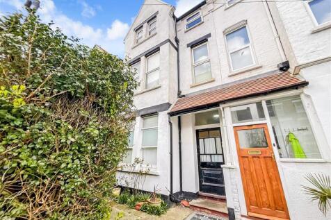1 bedroom ground floor flat for sale